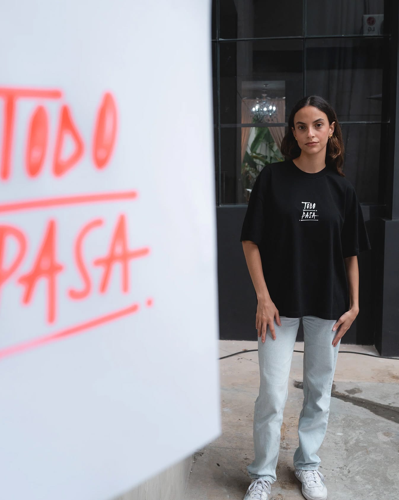 Todo Pasa Black Center